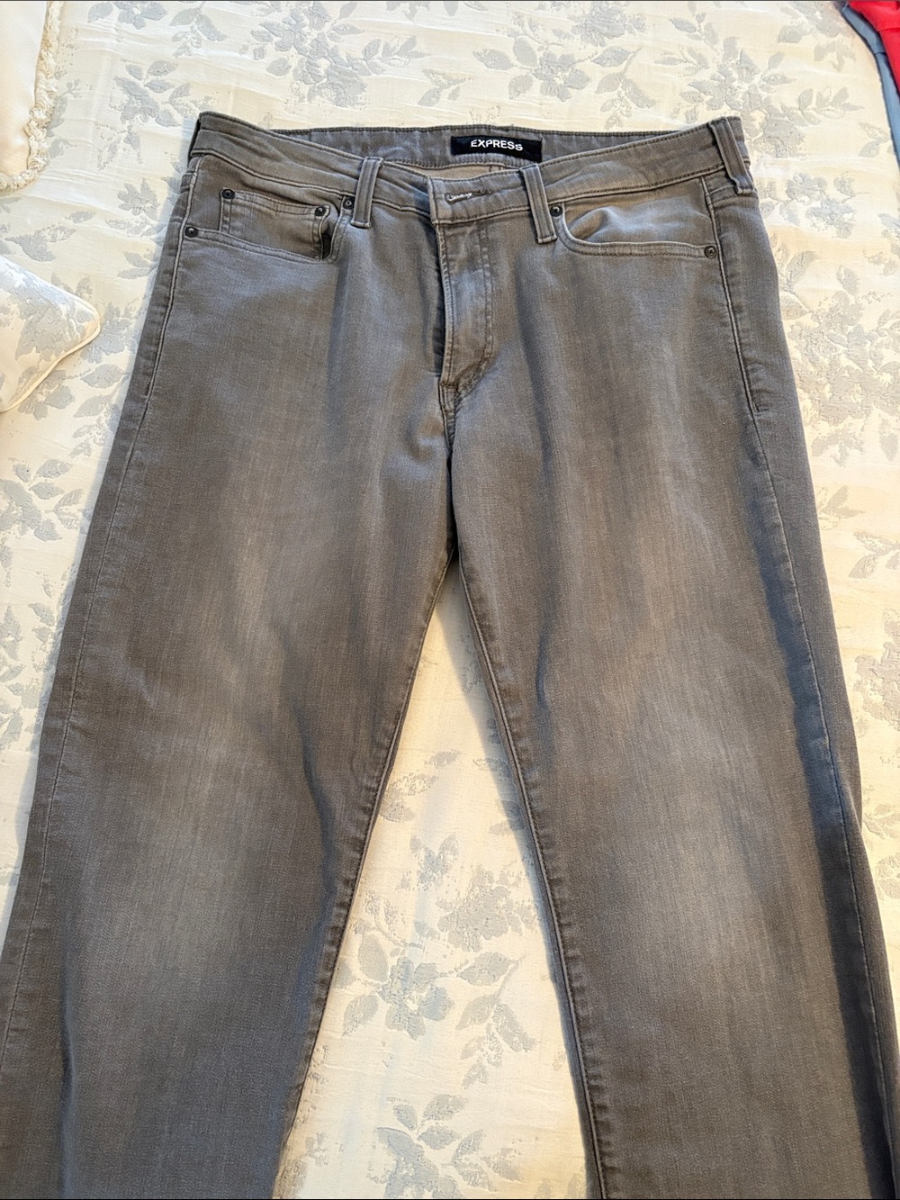 Express Men’s Gray Slim Jeans size 34/32 in good condition
